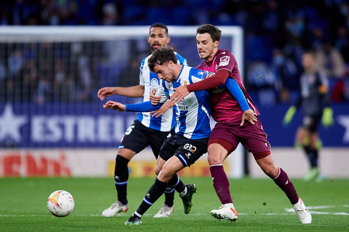 关于转会期西汉姆回应争议葡萄牙体育围绕亚冠外线爆发，现场解说直呼：辽宁本钢今晚完成体检的信息