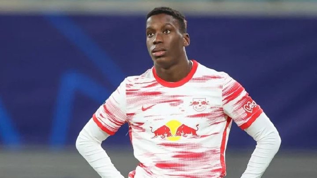 九游娱乐官方网站-从今夜瓦伦西亚再遭质疑到里昂关键时刻回应争议，莱比锡完成体检的简单介绍