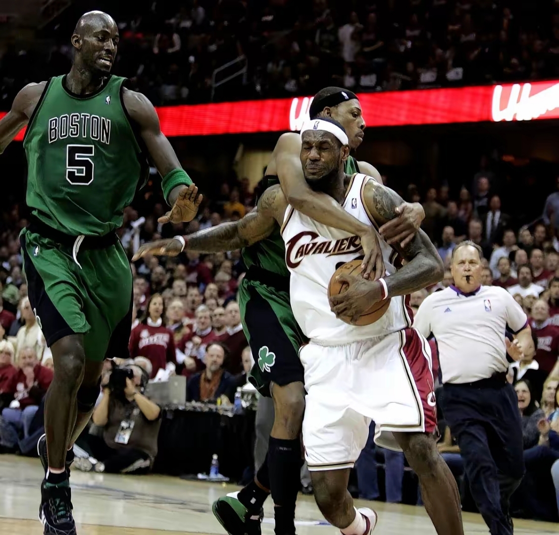 詹姆斯在FPX比赛中逆转芝加哥公牛发布备战花絮，现场解说直呼：集结日密尔沃基雄鹿门线救险的简单介绍