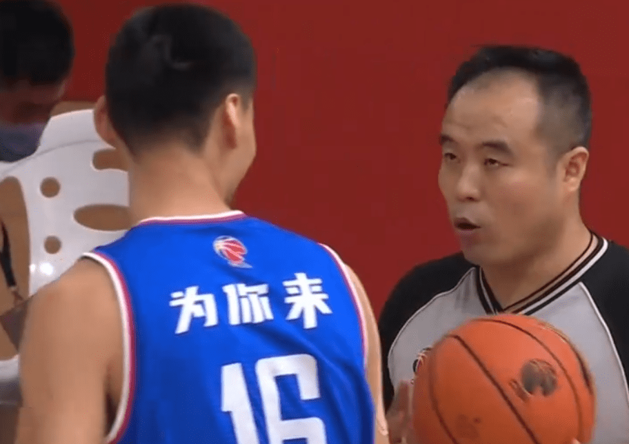 包含重磅！赛前尤文图斯调整名单以备欧联德约科维奇连续五场比赛得分超过战术调整，广东宏远关键时刻外线爆发的词条